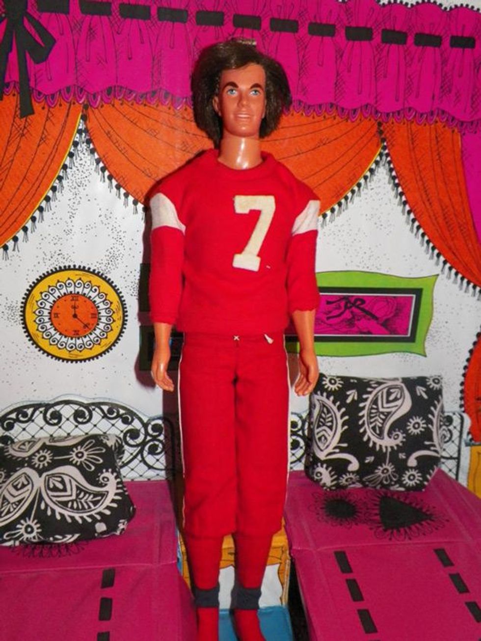 Vintage-1972-mod-hair-ken-doll-wearing-1963-football-unform-by-mattelx633