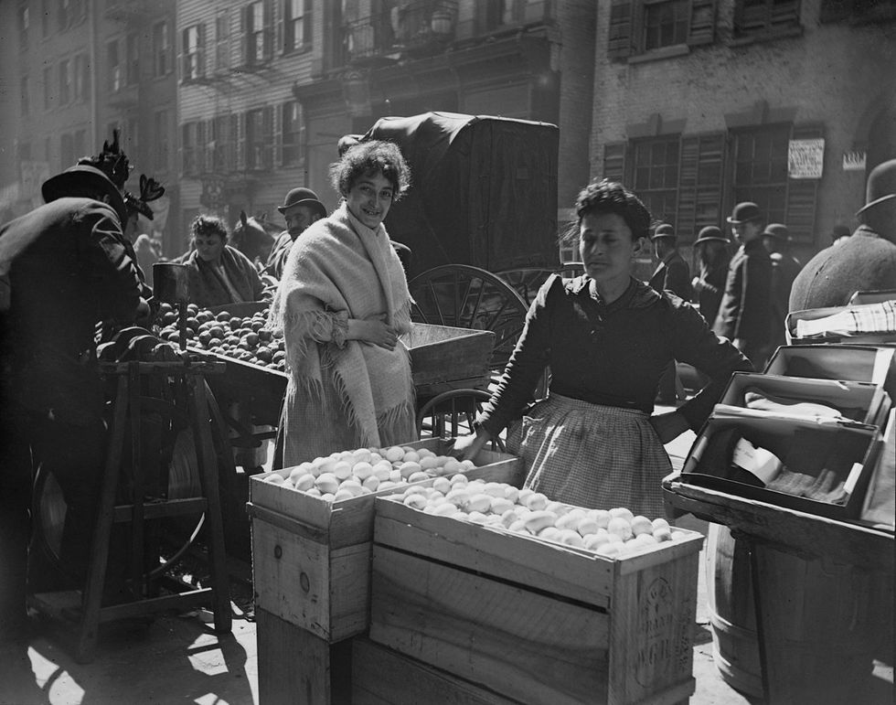 vintage photo gallery TOO GOOD TO GET MARRIED The Life and Photographs of Miss Alice Austen
