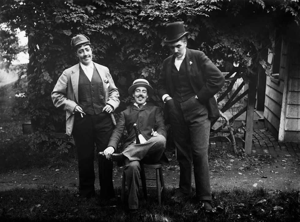 vintage photo gallery TOO GOOD TO GET MARRIED The Life and Photographs of Miss Alice Austen