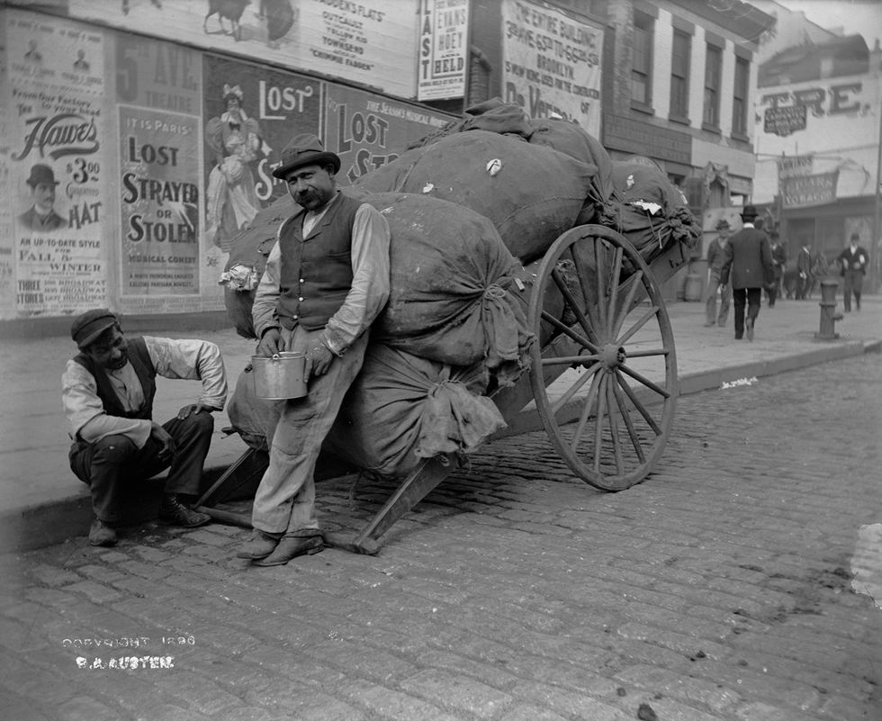vintage photo gallery TOO GOOD TO GET MARRIED The Life and Photographs of Miss Alice Austen