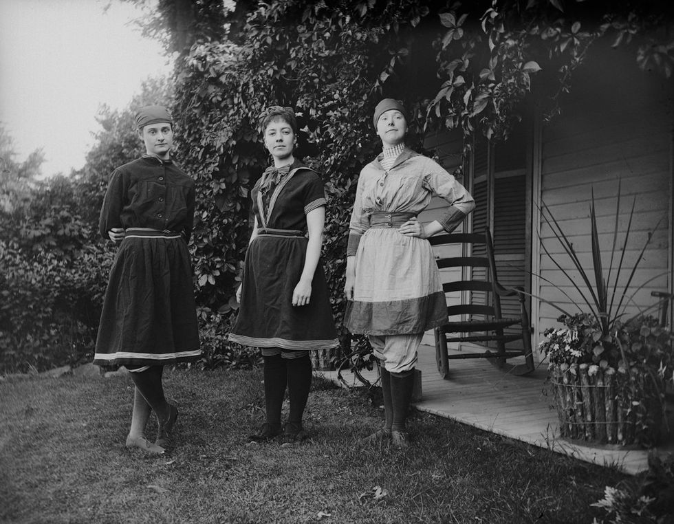 vintage photo gallery TOO GOOD TO GET MARRIED The Life and Photographs of Miss Alice Austen