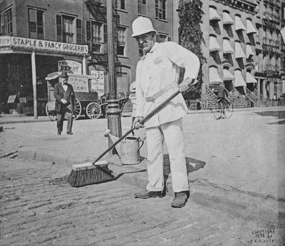 vintage photo gallery TOO GOOD TO GET MARRIED The Life and Photographs of Miss Alice Austen