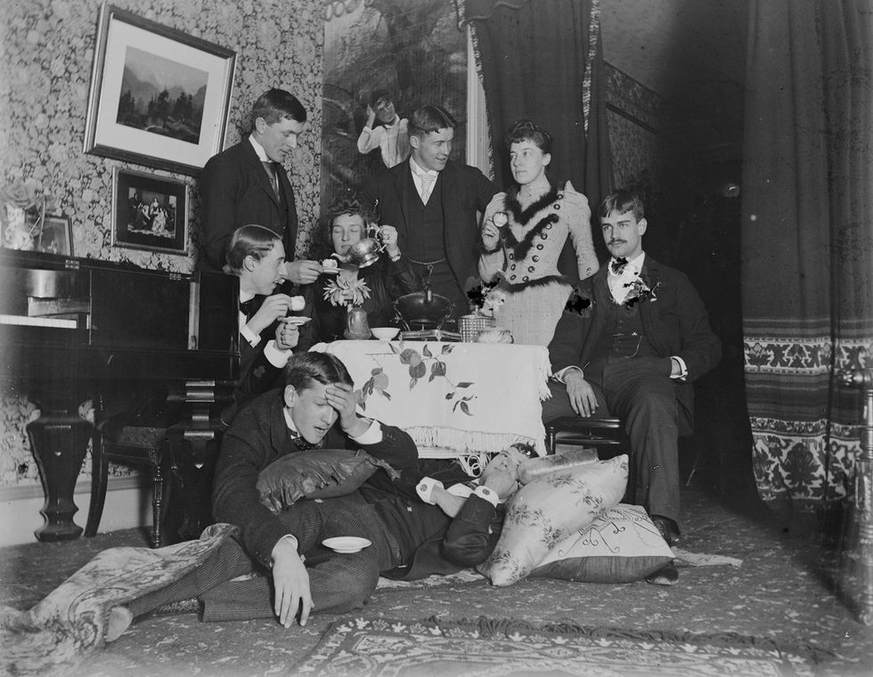 vintage photo gallery TOO GOOD TO GET MARRIED The Life and Photographs of Miss Alice Austen