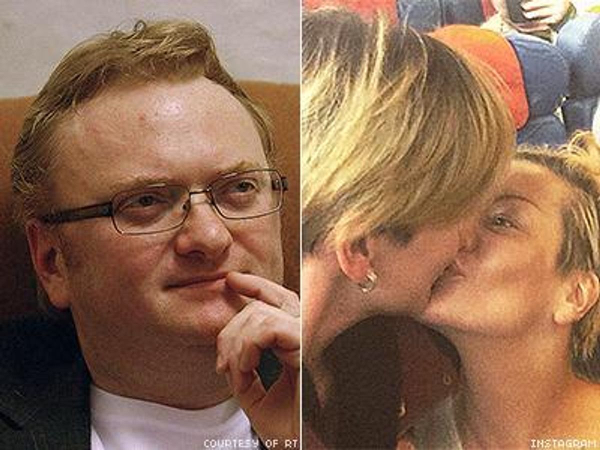 Vitaly-milonov-and-kissing-lesbian-couple-x400_0