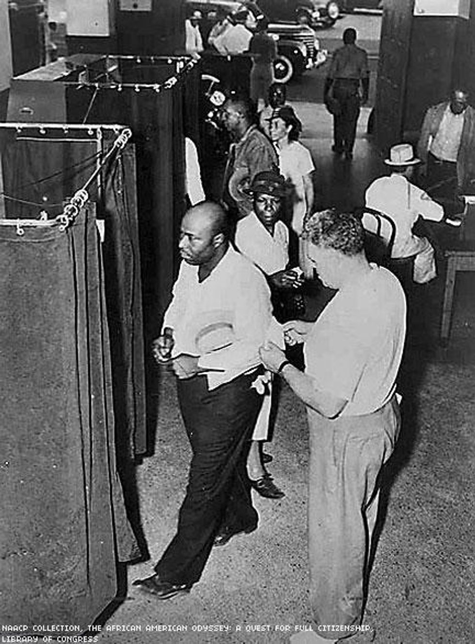 Voters_at_the_voting_booths_in_1945x433_0