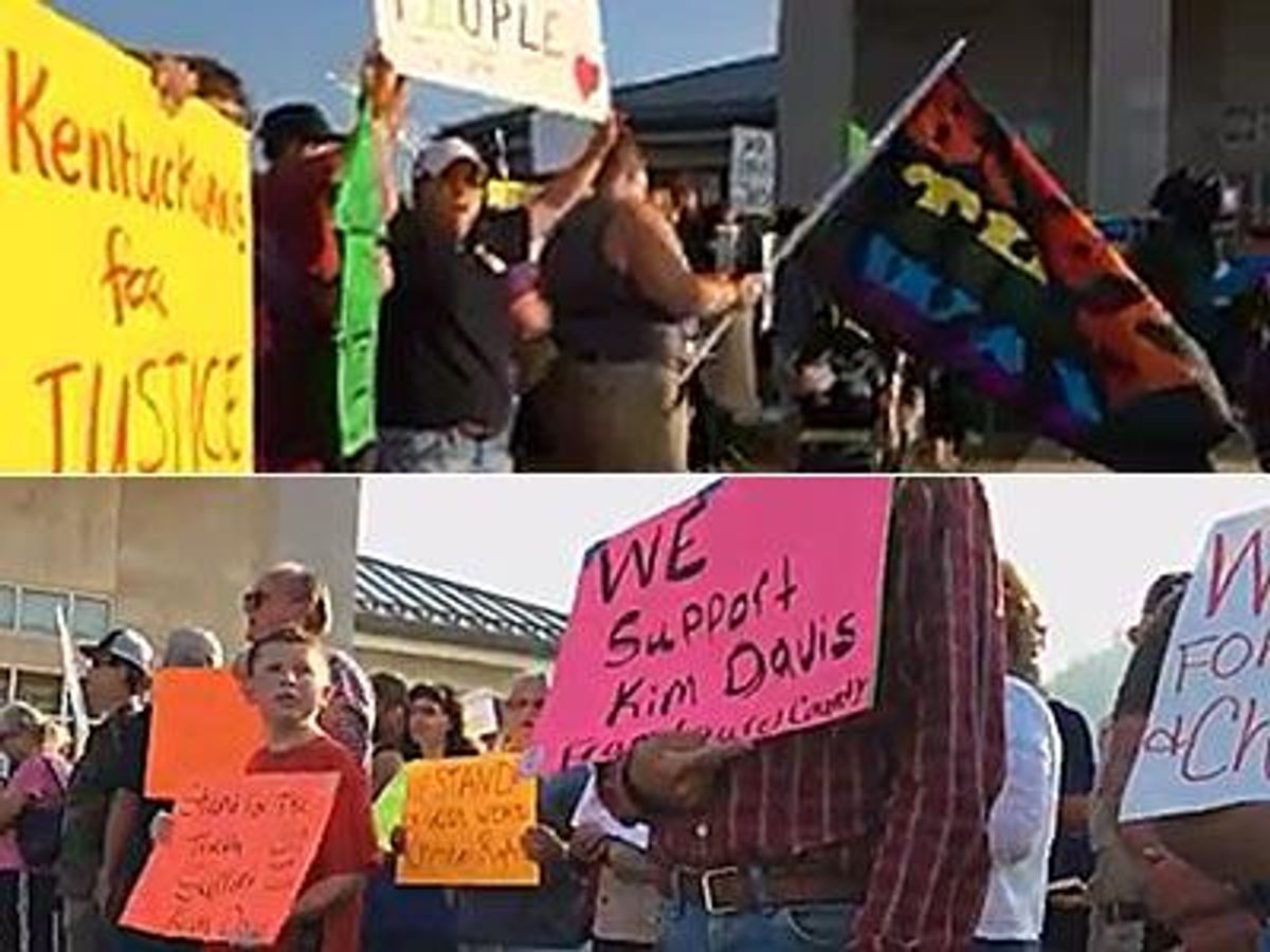 Watch--protesters-at-kentucky-courthouse-demonstrate-for-and-against-antigay-clerkx400