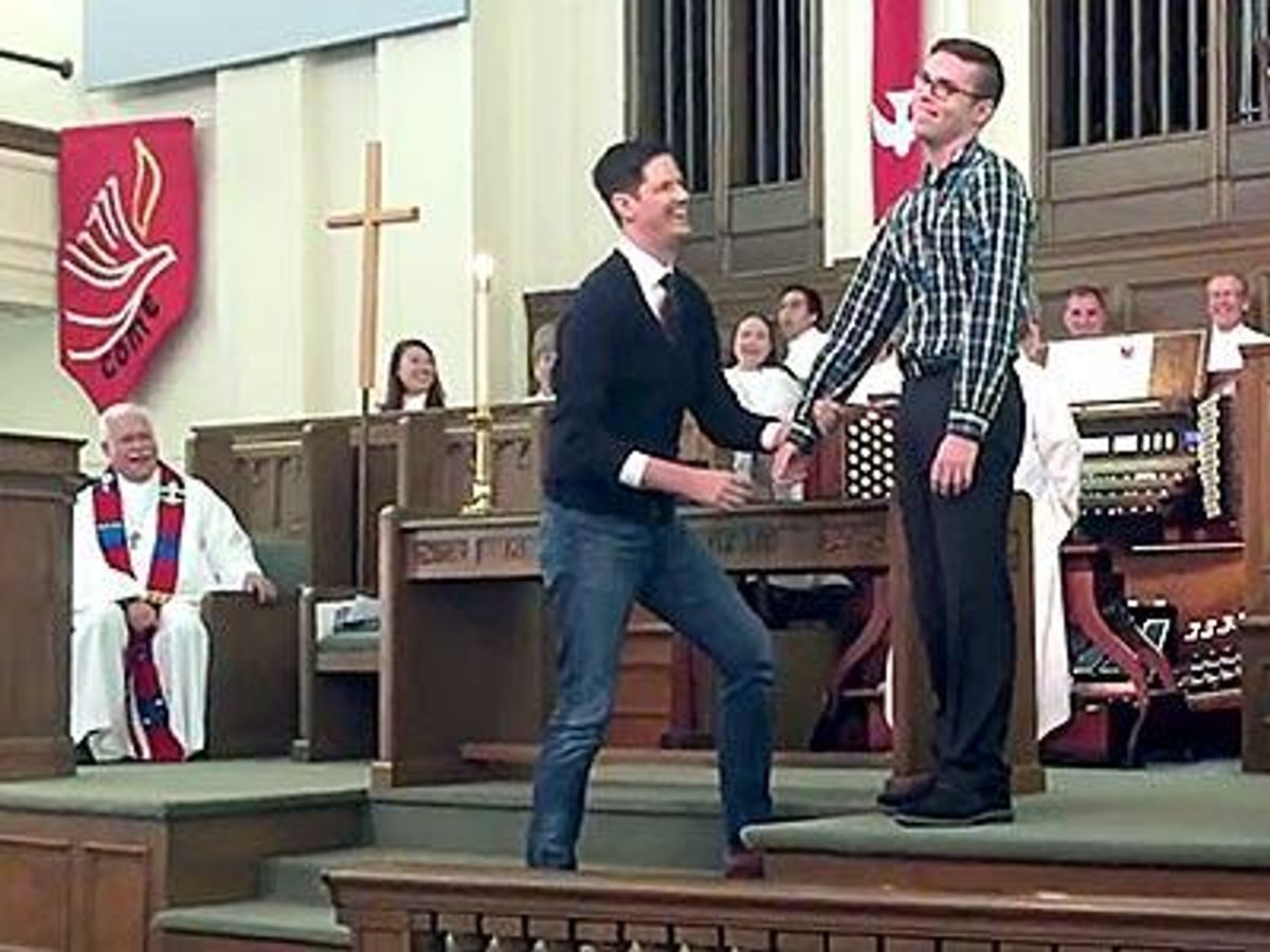 Watch-what-happens-when-a-gay-man-proposes-in-churchx400