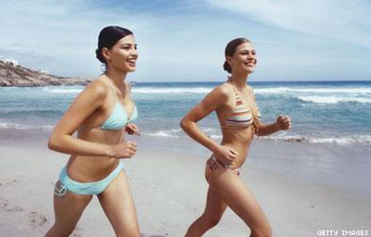 Women_running_beach