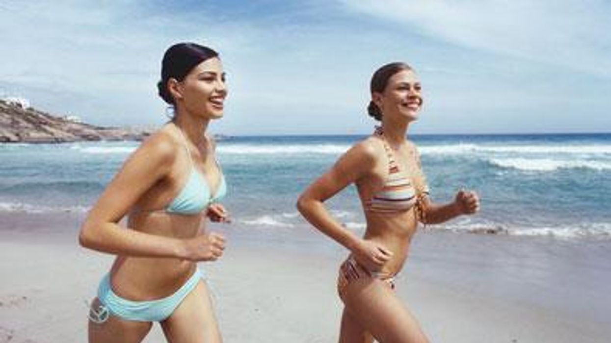 Women_running_beach