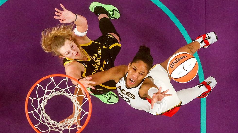 Womens Sports WNBA Aja Wilson Las Vegas Aces shoots against Lauren Cox Los Angeles Sparks