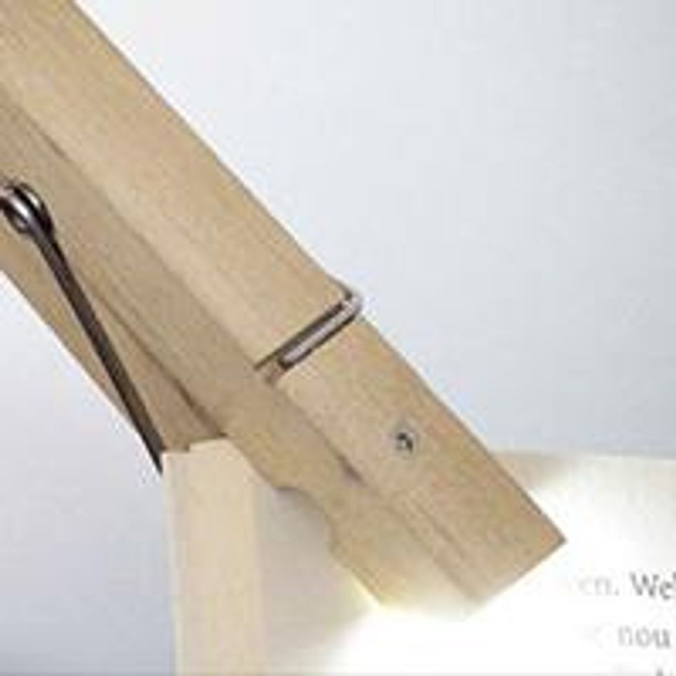 Wood-clothespin-light_0