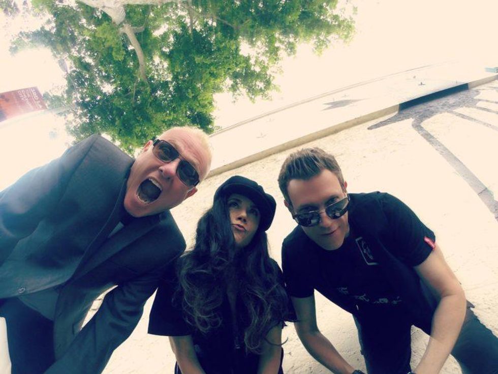 Yelling-group-edited-768x576