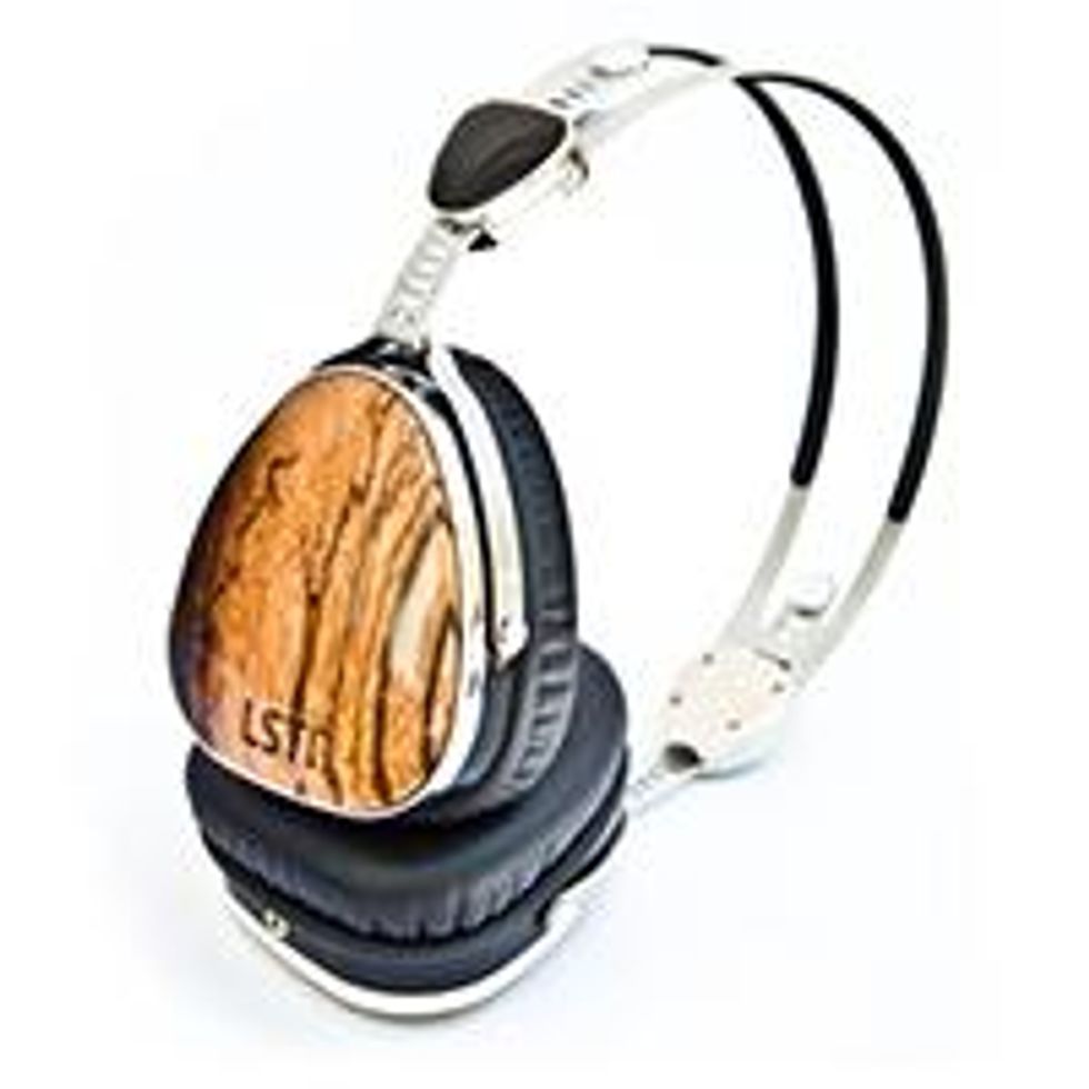 Zebra-wood-troubadours-with-mic_0