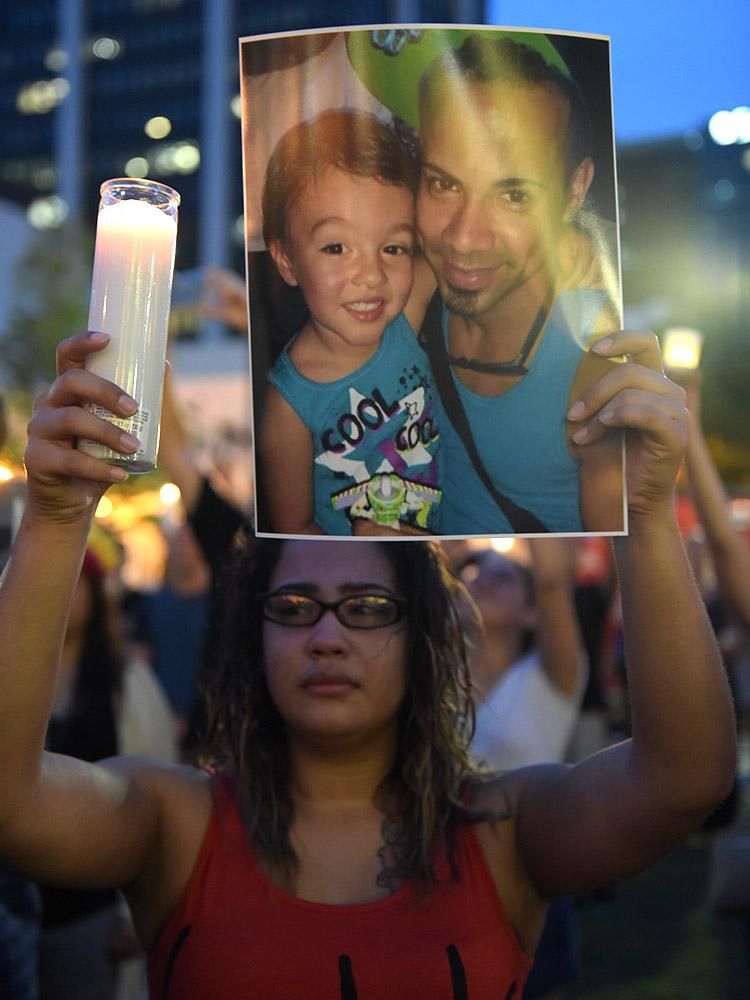 Orlando llora a sus muertos 7