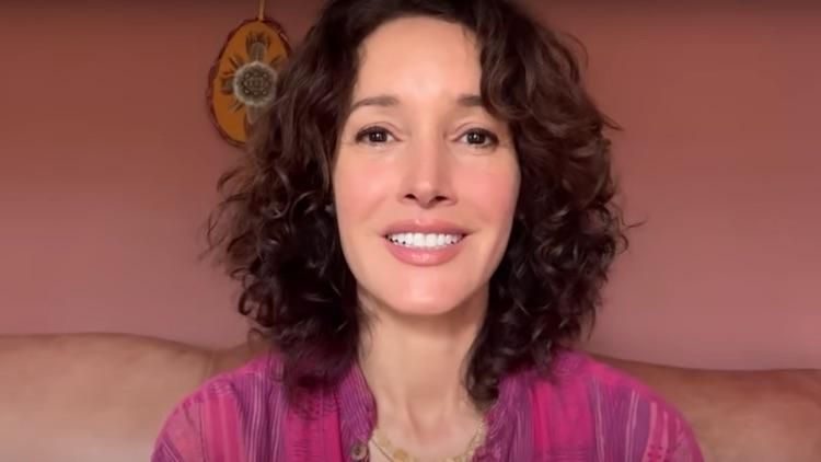 Jennifer Beals Gives Moving GLSEN Award Speech About LGBTQ+ Inclusion Jennifer Beals