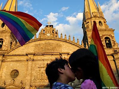 Mexico Supreme Court Strikes Down Marriage Ban
