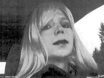 Bradley Manning Sent This Photo to Doc With Letter Titled 'My Problem'
