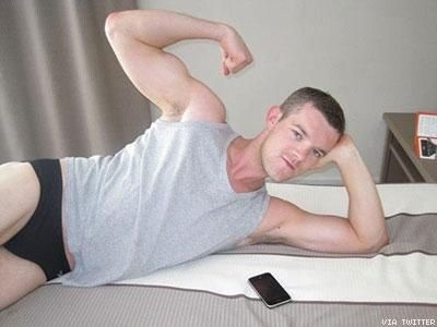 Looking's Russell Tovey Apologizes for 'Effeminate' Comments
