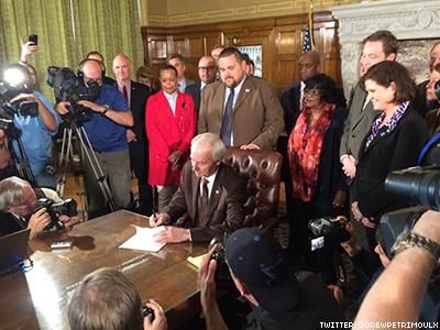 BREAKING: Arkansas Gov. Signs Revised 'Religious Freedom' Act
