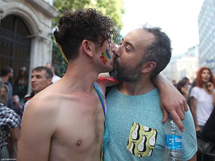 Istanbul police disperse gay pride march