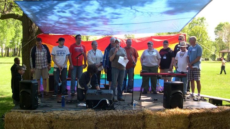 Early Pride Stage W Hay Bales