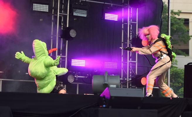46 Pics of a Drive-In Drag Show
