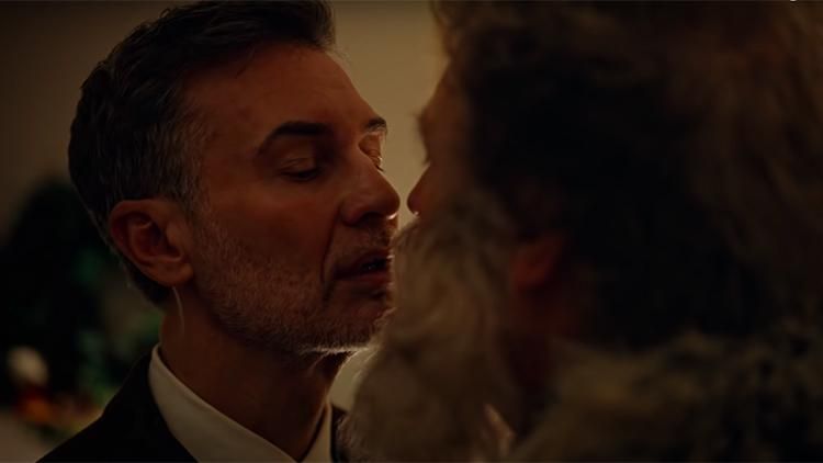 Who Narrates The 2022 Christmas Us Postal Service Commercial Santa Stars In Gay Love Story In Postal Service Christmas Ad