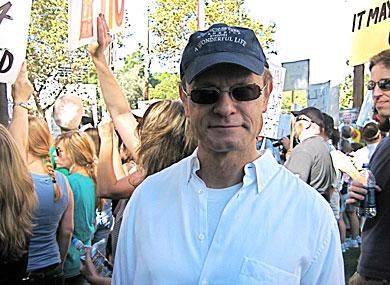 David Hyde Pierce is Gay... And Marching Against Prop. 8