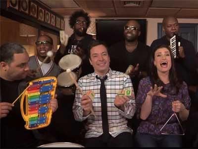 WATCH: Idina Menzel, Jimmy Fallon, The Roots and Toys Rock 'Let It Go'
