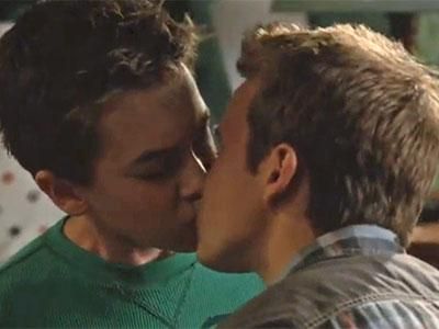 The Fosters Makes History With a Teenage Kiss

