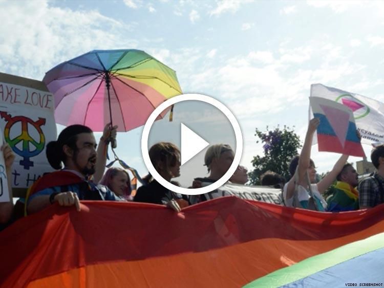 LGBT Russians Hold Rogue Pride Celebration in Saint Petersburg