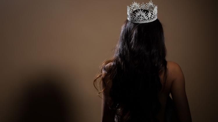 Woman figure with beauty pageant crown on