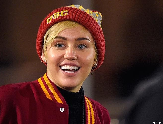 <strong>Miley Cyrus</strong>