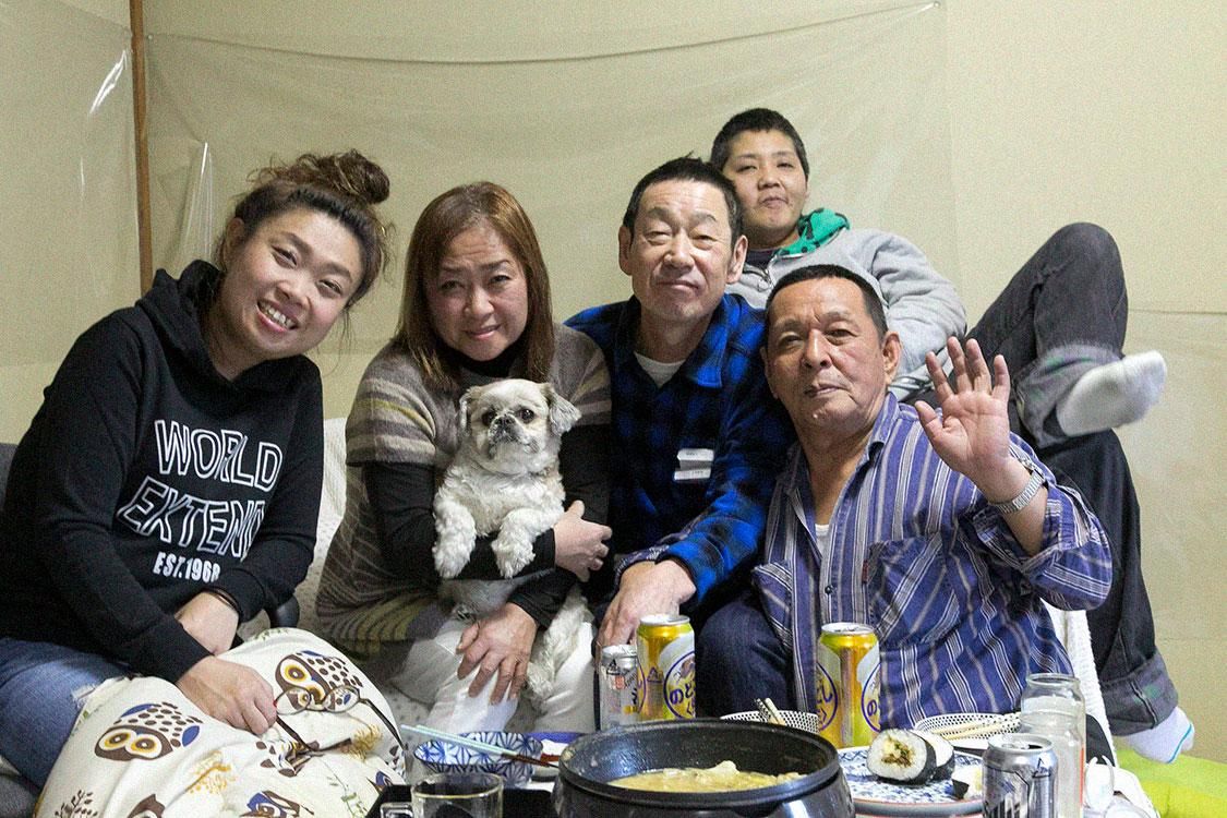 Makoto and Fuyumi with family