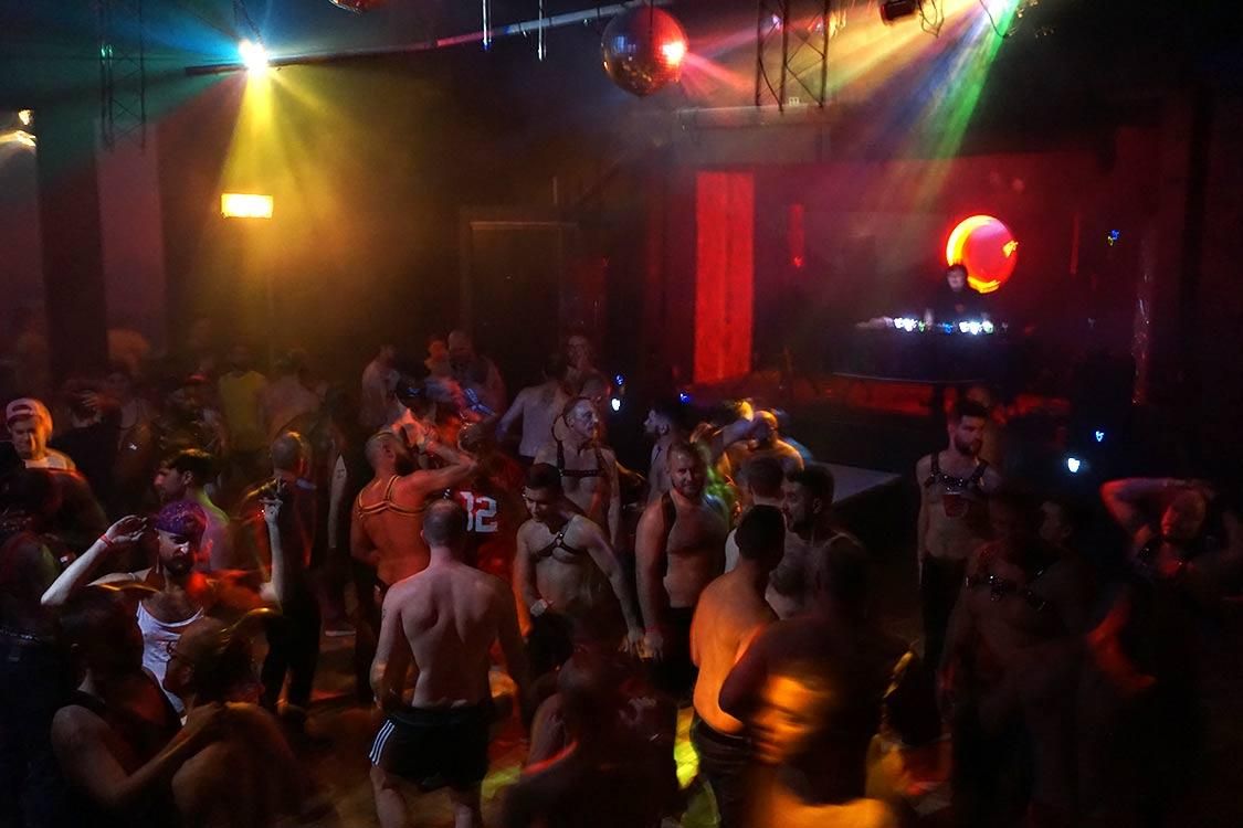 28 Photos of Gay Bathhouse History in Chicago