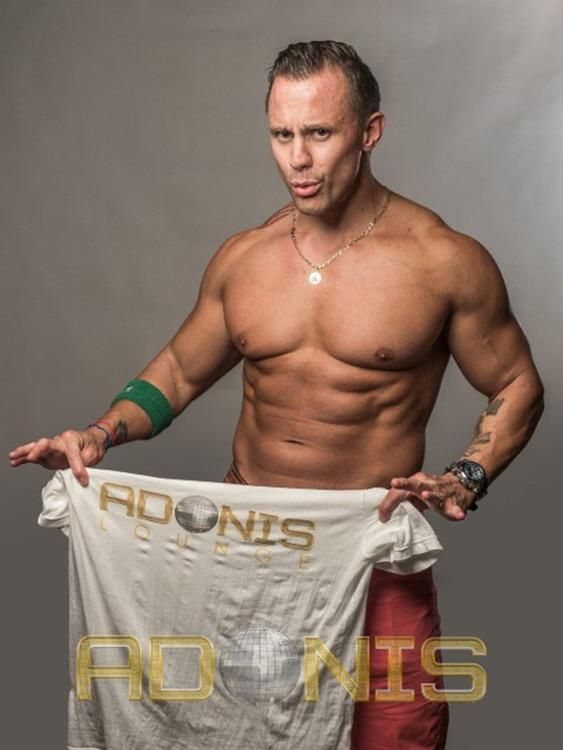 Pictured performer: Dean Coxx @dean.coxx