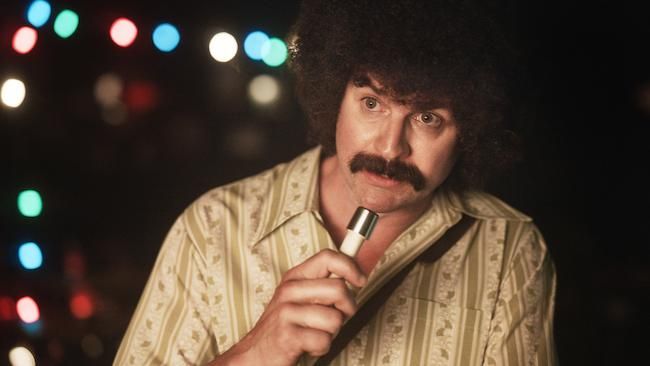 Gale Harold as Howard Smith 