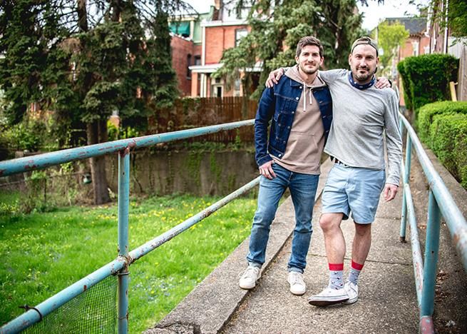 GAY UKUTHANDANA SIM ONLINE